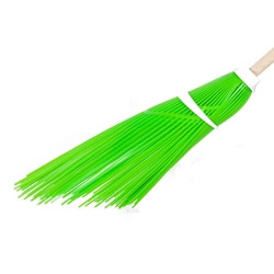 vendita online Scopa in pp verde a fili c12 56 cm. Rastrelli, badili, forche, scope Stea Snc